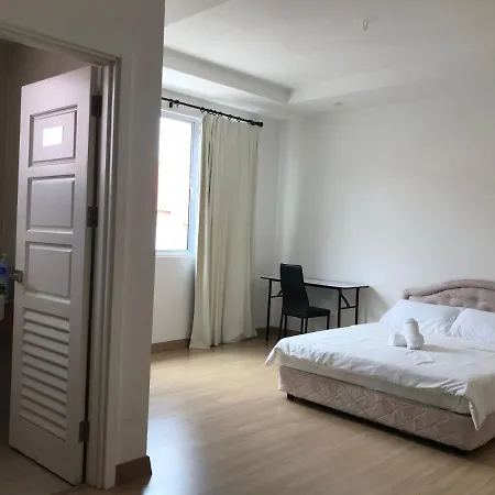 Island Hostel Bayan Lepas Airport-3